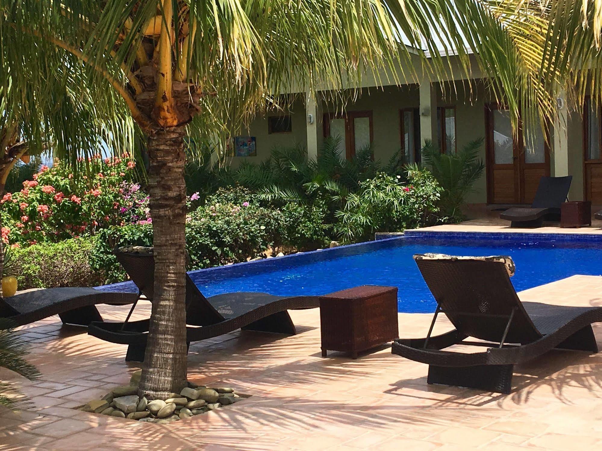 Soma Surf Resort Tola Exterior foto